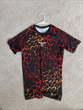 Active Short Sleeve Top in Black with Red-Orange Print